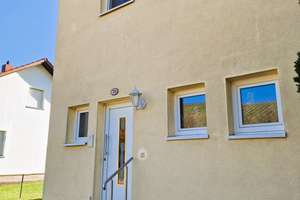 Ein Zuhause mit besonderem Flair – Zweifamilienhaus traumhafte Lage an den Weinbergen – Die vollständige Adresse der Immobilie erhältst du vom Anbieter., 75056 Sulzfeld – Vorschaubild 2