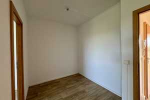Traumhafter Ausblick und praktischer Grundriss – Dr.-Salvador-Allende-Str. 140, 9119 Chemnitz – Vorschaubild 9