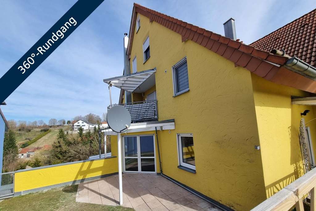 Immobilie in Deining - Ruhige Erdgeschoss-Wohnung mit Terrasse, Gartenanteil und 2 Stellplätzen - Bild 0