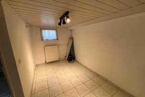 Kleines Reihenmittelhaus für Paare oder junge Familien mit Garten und Ausbaureserve im Dach – Hochtaunuskreis – Vorschaubild 8