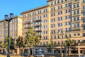 Wohnkultur an der ehemaligen Stalinallee: Gepflegte 2-Zimmerwohnung mit Aufzug