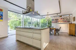 Perfekt für die große Familie. Mit Wohnküche, Kamin und Dachterrasse – Hamburg – Vorschaubild 3