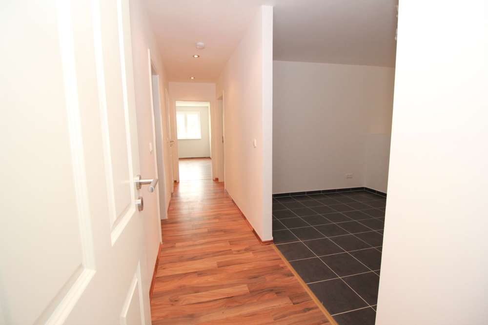 Immobilie in Werder (Havel) - SüdWest Balkon, Fußbodenheizung, Bad mit Wa&Du, Gäste WC, 2 Garagen! - Bild 3