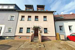 SANIERTES 1-2 Familienhaus mit toller Terrasse, 2 Garagen +8 KFZ Stellplätzen – Die vollständige Adresse der Immobilie erhältst du vom Anbieter., 66127 Klarenthal, Saarbrücken – Vorschaubild 2