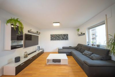 Modernisiert, sofort bezugsfrei und mit Aufzug – 3,5-Zimmer-Wohnung in Besigheim