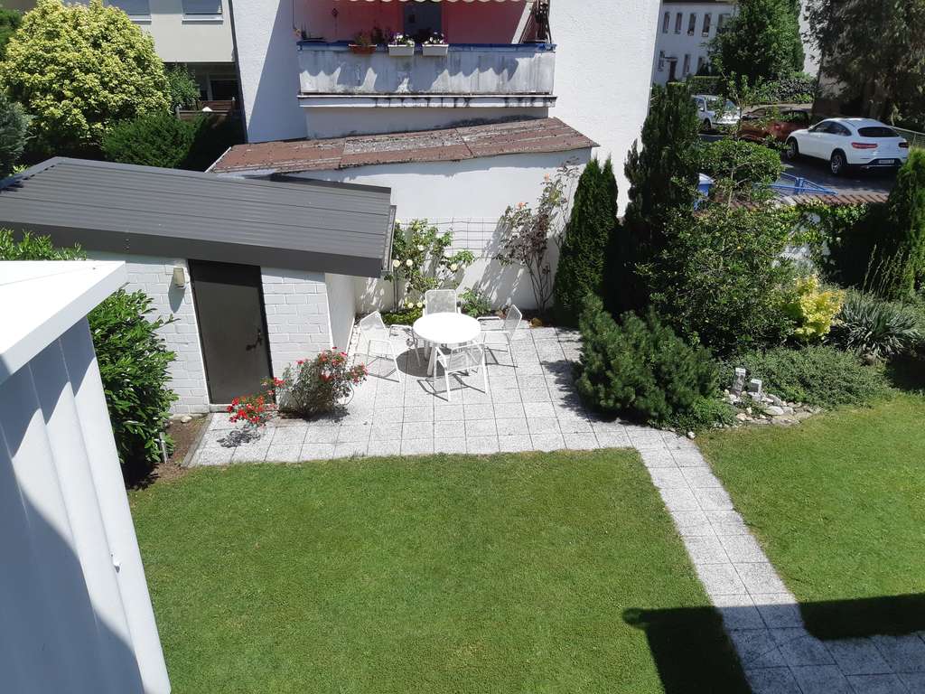 Immobilie in Idstein - Schöne Doppelhaushälfte mit Einliegerwohnung, Carport und Garten - Bild 2