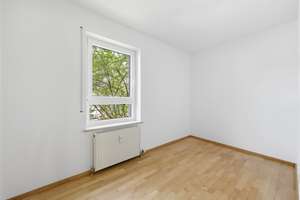 115 m² Wohn-/Nutzfläche -  Einladende 2,5-Zimmer-Maisonettewohnung mit großzügigem hellem Hobbyraum – Die vollständige Adresse der Immobilie erhältst du vom Anbieter., 80997 Allach, München – Vorschaubild 7