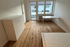 Hochwertig sanierte und vollständig möblierte 1-Zimmer-Wohnung mit Balkon in ruhiger Lage – München – Vorschaubild 4