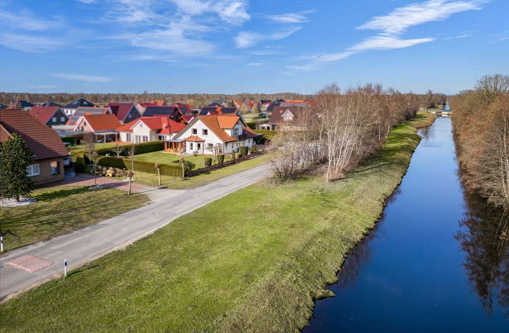 Immobilie in Twist - Lieblingsplatz mit Wasserblick – Großzügiges Einfamilienhaus in Twist-Siedlung am Kanal! - Bild 2
