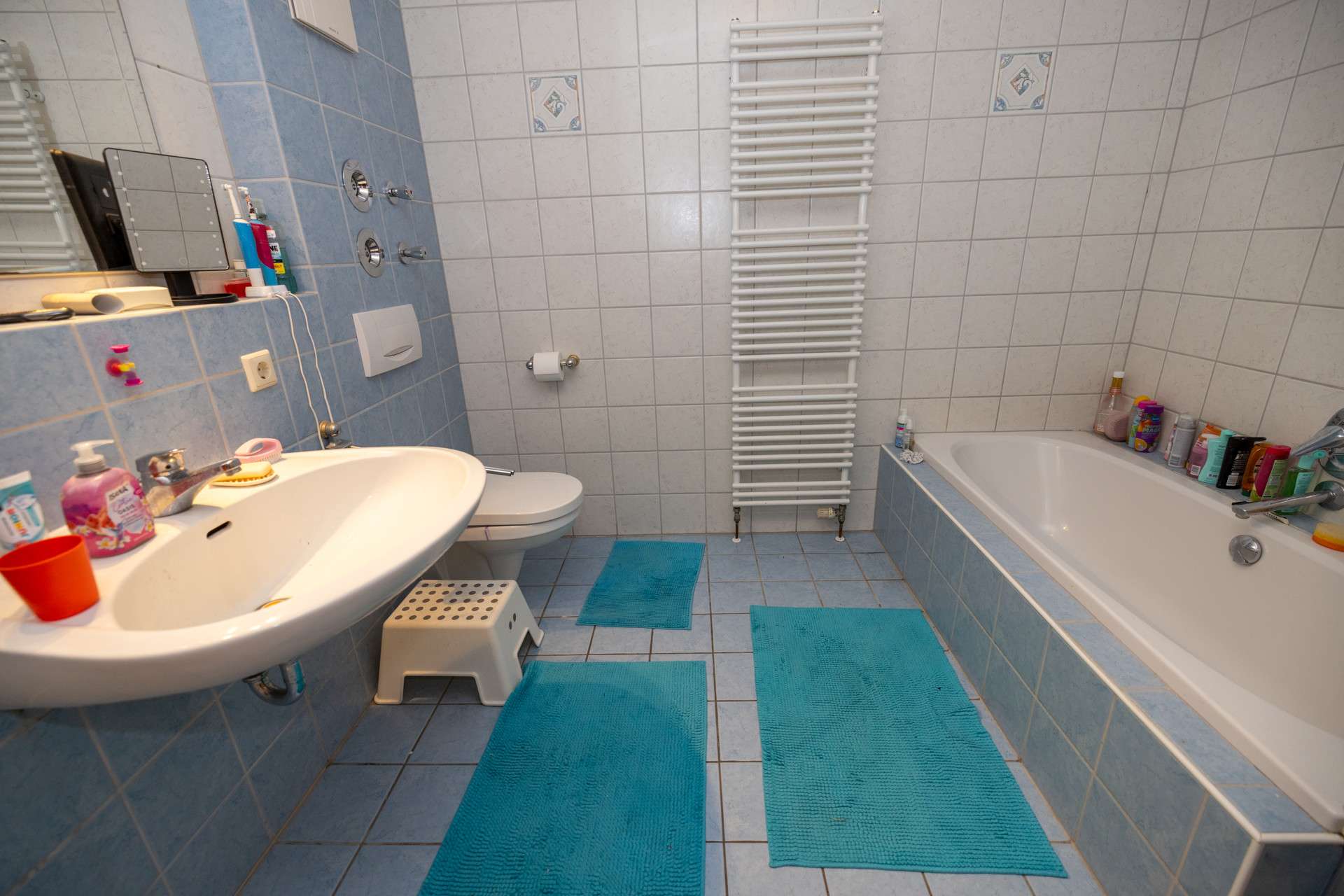 Immobilie in Niedereschach - Wohlfühlen auf allen Ebenen – modernes Zweifamilienhaus mit Garten und flexibler Nutzung - Bild 11