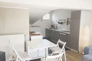 *Möbliertes Penthouse mitten in der Innenstadt mit schöner Dachterasse und Tiefgaragenstellplatz*