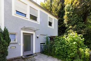 Schönes 5-Zimmer-Reihenendhaus mit Garten und Pool