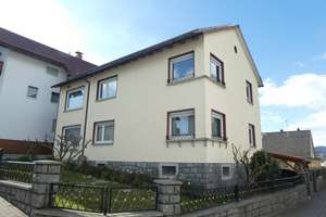 Renovierungsbedürftiges Zweifamilienhaus mit Pool – viel Potenzial zur individuellen Gestaltung!