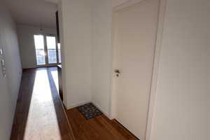Hafencity: Erstbezug, Traumblick auf Elphi und Elbe, Einbauküche, Schrank Ankleide, Unterschrank Bad – Lucy-Borchardt-Straße 4, 20457 Hamburg – Vorschaubild 12