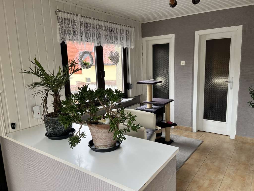 Immobilie in Kyffhäuserland - Viel Platz für ein oder zwei Familien in einem vollständig sanierten Wohnhaus in  Steinthaleben - Bild 4