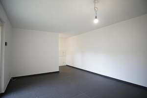 Anbau, eigene Terrasse, wie Bungalow! Wohnbereich gefliest, alles frisch weiß! – 46049 Lirich-Nord, Oberhausen – Vorschaubild 4