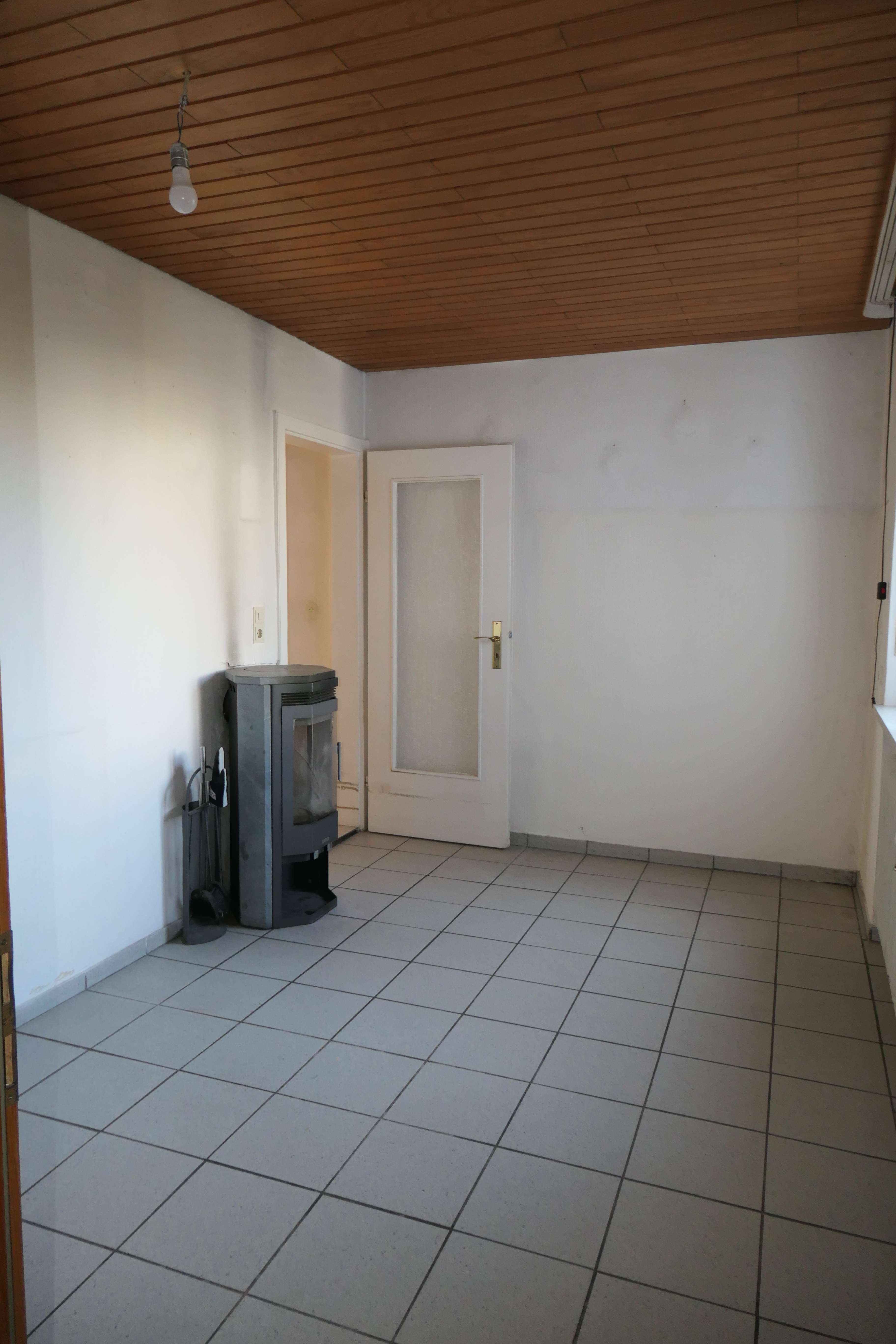 Immobilie in Mainburg - Top Lage! Nähe Salvatorberg! Renovierungsbedürftiges Wohnhaus mit 2 Wohneinheiten und Garagen - Bild 5