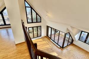 Großzügige Dachgeschoss-Maisonette-Galerie-Wohnung mit 4 Zimmer / 2 Balkone / renovierungsbedürftig
