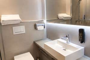 Hotel-Atmosphäre: vollausgestattetes möbliertes ehemaliges Hotelzimmer in Karlsruhe zu vermieten. – Kriegstr. 51, 76133 Innenstadt-West, Karlsruhe – Vorschaubild 8