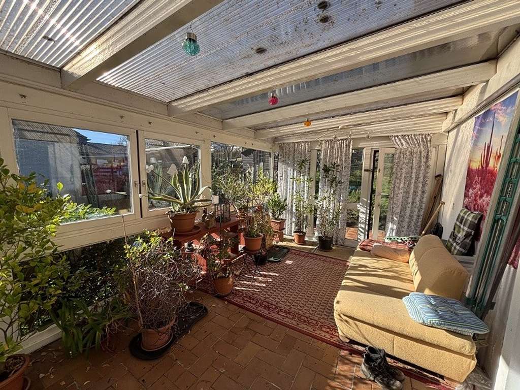 Immobilie in Bergneustadt - Zweifamilienhaus in begehrter Wohnlage von Bergneustadt – vielseitig nutzbar & mit Südausrichtung - Bild 2