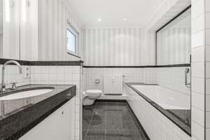 Nähe KÖ/Altstadt: Hochwertige 3,5 Zi-ETW mit Aufzug! Elegante City-Oase! Große Loggia! – Die vollständige Adresse der Immobilie erhältst du vom Anbieter., 40477 Pempelfort, Düsseldorf – Vorschaubild 7