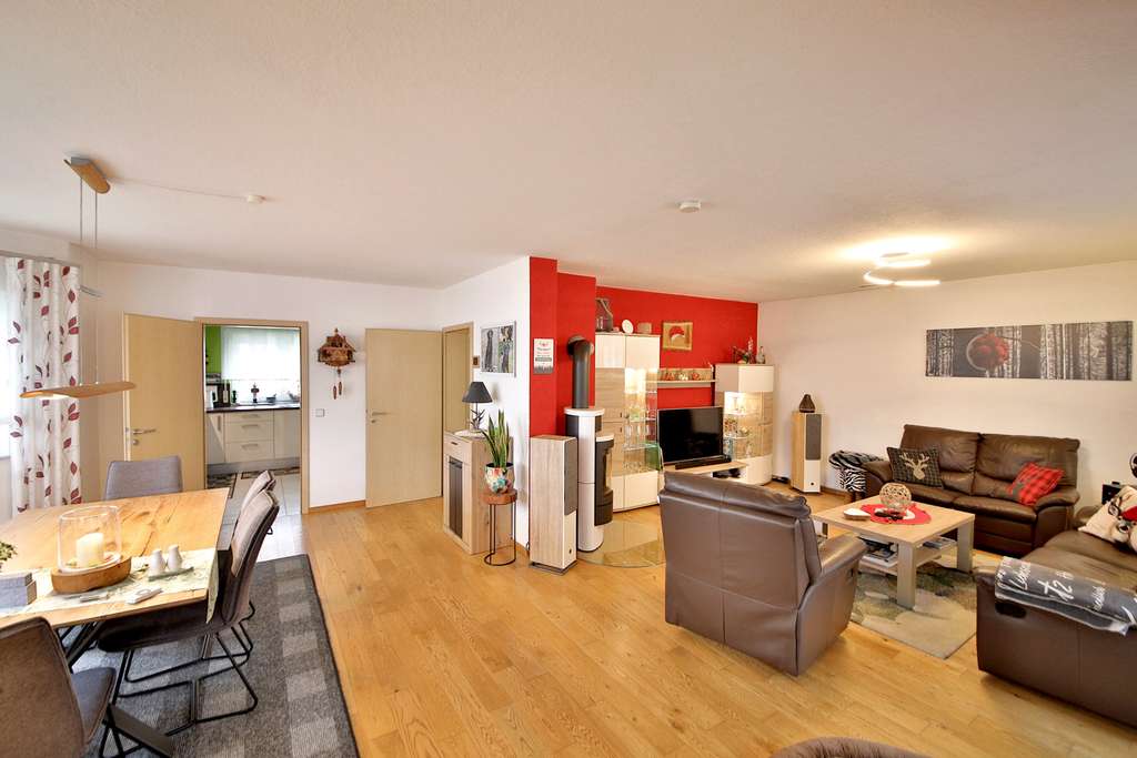 Immobilie in Hambrücken - Exklusives Familienidyll mit Wintergarten, Sonnenterrasse, gepflegtem Garten und viel Wohnraum - Bild 3