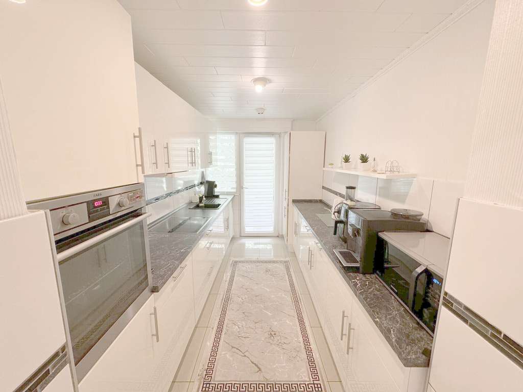 Immobilie in Siegburg - Siegburg-Stallberg: 4-Zimmer-Wohnung – Sonnig & 2 Balkone und Aufzug - Bild 4