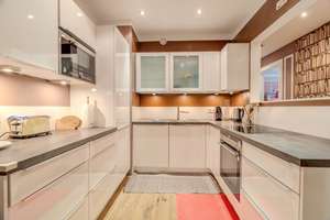 Luxuriöse 4-Zimmer Wohnung mit TG-Stellplatz und Aufzug direkt in die Wohnung im Zentrum vom München – Die vollständige Adresse der Immobilie erhältst du vom Anbieter., 80333 Universität, München – Vorschaubild 5