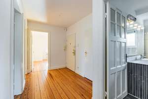 Ganz oben: Lichtdurchflutete 3-Zimmer-Wohnung mit großzügiger Aufteilung – Die vollständige Adresse der Immobilie erhältst du vom Anbieter., 22605 Othmarschen, Hamburg – Vorschaubild 2