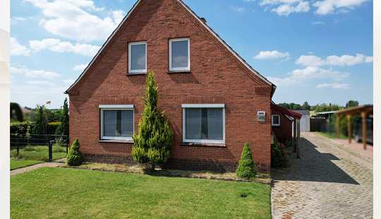 Bild von Charmantes Einfamilienhaus am Kanal - Großes Grundstück und zwei Garagen