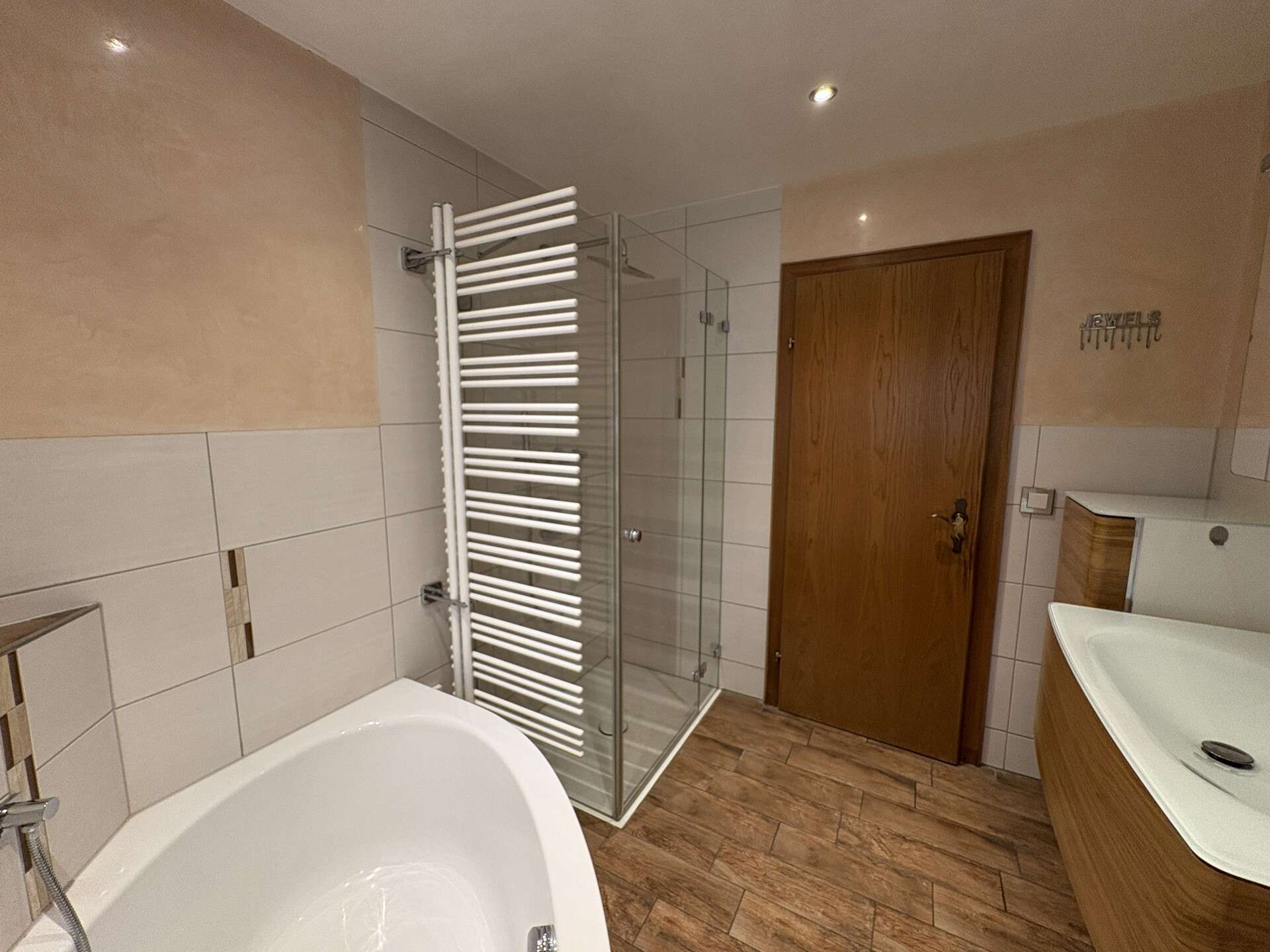 Immobilie in Mallersdorf-Pfaffenberg - Gepflegtes Einfamilienhaus mit Wintergarten in ruhiger Lage - Bild 10