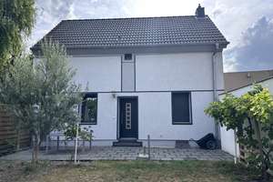 Modern saniertes Hinterhaus (ca. 75 m²) mit Gartenanteil – 3 Zimmer, Einbauküche – ruhige Lage N