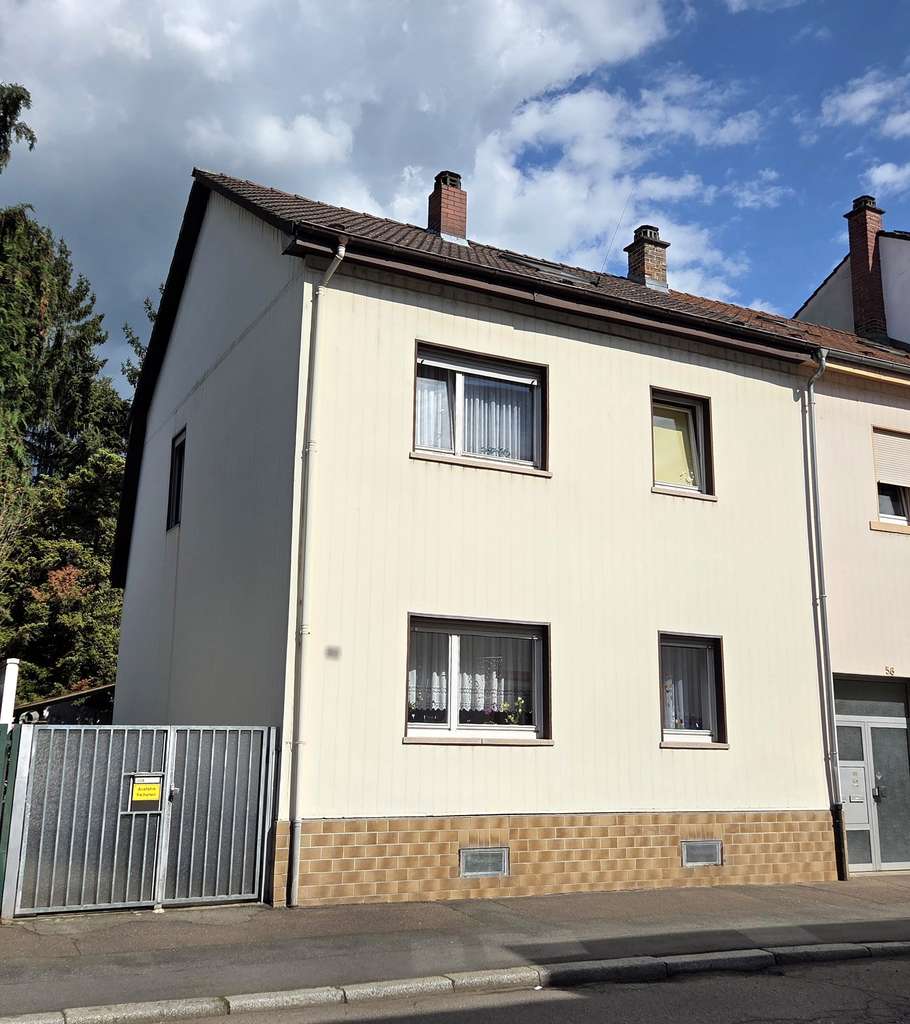 Immobilie in Weinheim - Einfamilienhaus mit schnuckeligem Garten und Nebengebäude - Bild 2