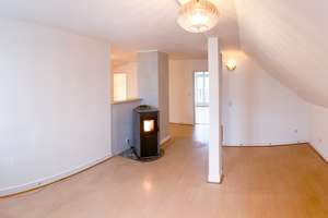 4Z Dachgeschosswohnung mit Stellplatz, Pelletofen und Einbauküche im Stadtzentrum