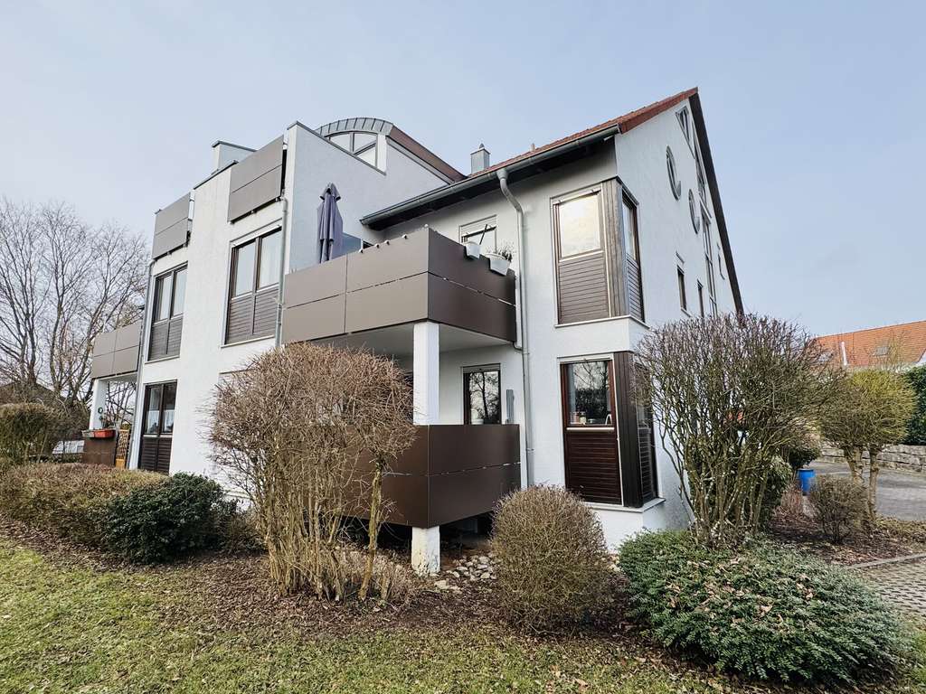 Immobilie in Oedheim - Schicke 3-Zimmer-Wohnung mit 3 Stellplätzen & XXL-Keller! - Bild 0