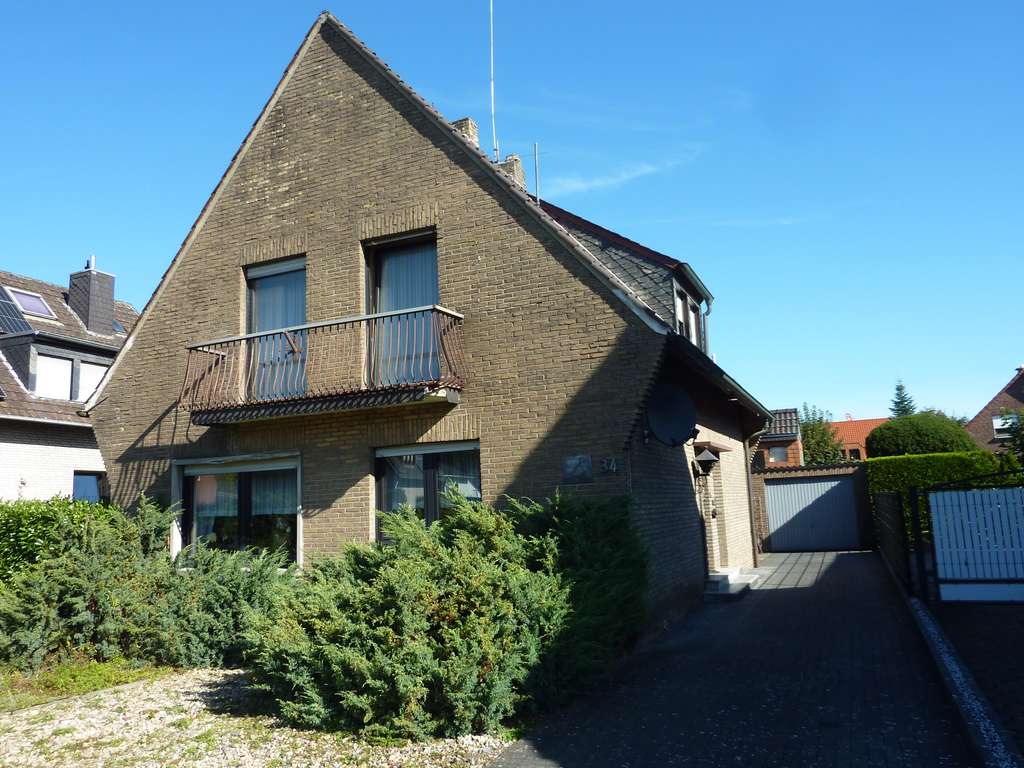 Sanierungsbedürftiges Einfamilienhaus mit Wintergarten und Garage in Nettetal-Schaag