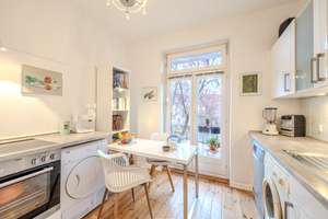 400 m zur U3 Dehnhaide - Charmanter Altbau mit Balkon