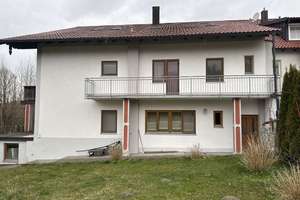 Repräsentatives Mehrfamilienhaus mit vielseitigen Nutzungsmöglichkeiten – Dr.-Gäch-Straße 2, 94374 Schwarzach – Vorschaubild 3