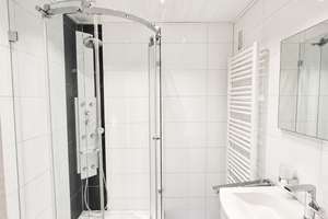 3- Zimmer- ETW mit hochwertiger Einbauküche, saniertem Bad u. Garage – Im Blumengarten 1, 75181 Huchenfeld, Pforzheim – Vorschaubild 5