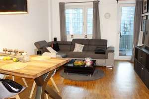 Living Circle / Flingern -  moderne 2 Zimmer Wohnung mit Fußbodenheizung u. Balkon, EBK käuflich – Luise-Rainer-Straße 3d, 40235 Flingern Nord, Düsseldorf – Vorschaubild 2