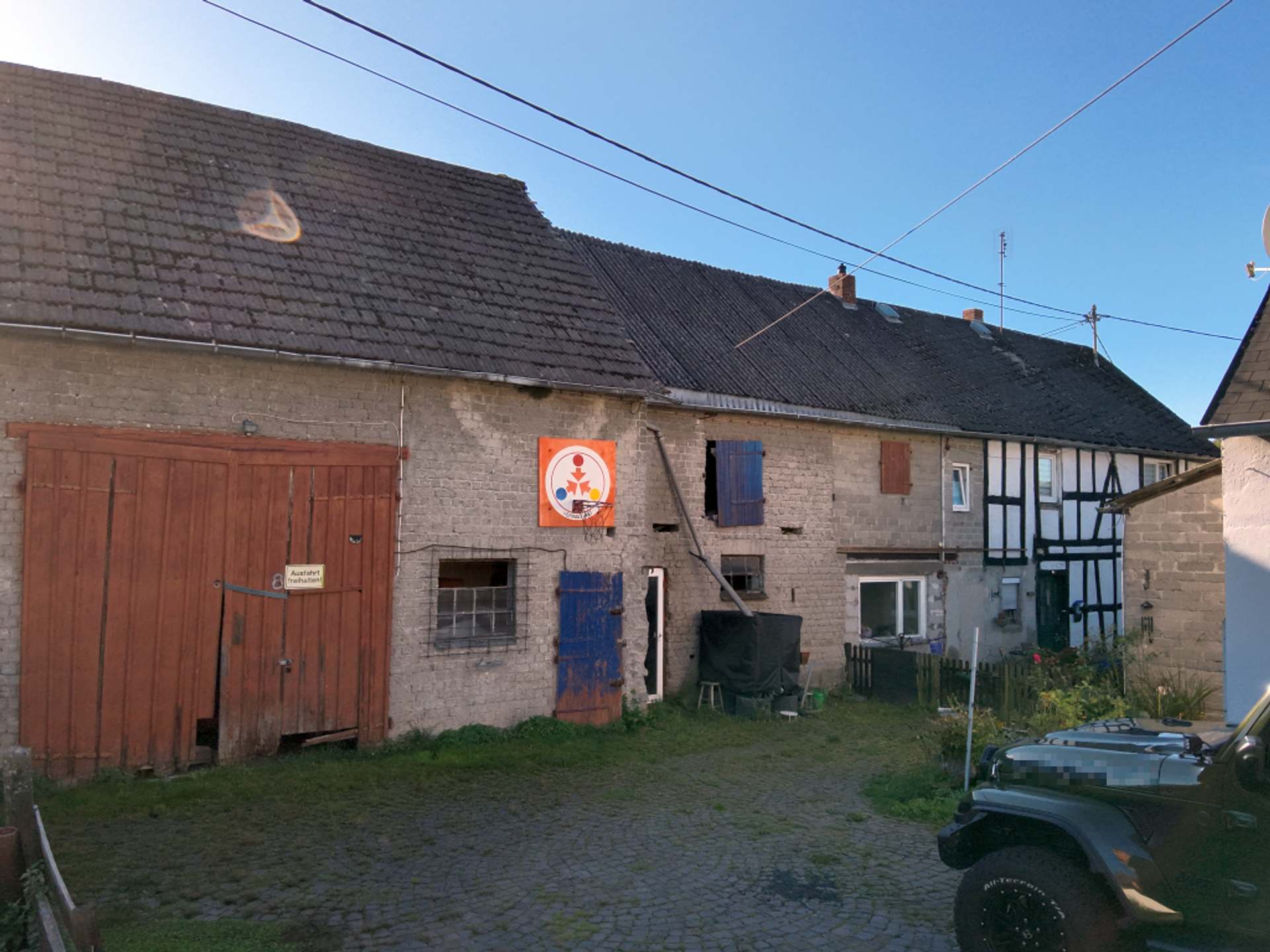Einfamilienhaus mit landwirtschaftlichen Nebengebäuden und zusätzlichem Apartement, Neuwied Kreis – Bild 1