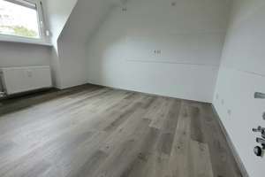 Charmante Dachgeschosswohnung mit 2 Zimmern in ruhiger Lage – Helmstraße 38, 45359 Frintrop, Essen – Vorschaubild 4