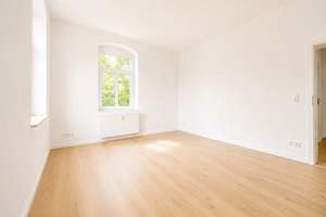 Frisch renovierte 2-RW im 1. OG* sonniger Balkon* Bad mit Dusche*  Keller* zentrale Lage* PKW-SP* – Hülßestraße 15, 1237 Reick, Dresden – Vorschaubild 9