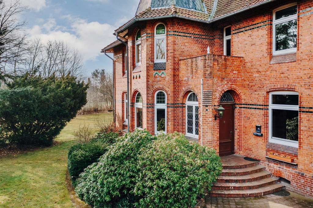 Immobilie in Deutsch Evern - Architektonisches Unikat: Charmante Turmvilla mit weitläufigem Grundstück - Bild 3