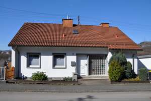 Zweifamilienhaus mit Einliegerwohnung 
– Solide Kapitalanlage oder Mehrgenerationenwohnen – Die vollständige Adresse der Immobilie erhältst du vom Anbieter., 57080 Eiserfeld, Siegen – Vorschaubild 4