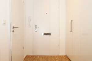 Einziehen & wohlfühlen: hochwertig sanierte 1 Zimmer Wohnung mit Blick über die Dächer Neuhausens – Dachauer Str. 245, 80637 München – Vorschaubild 9