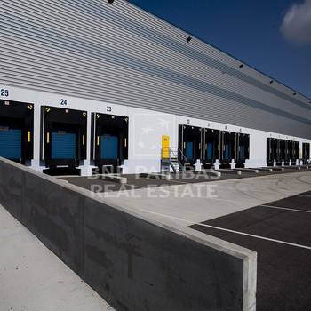 HALLE // RAMPE // FREISTEHEND // SOFORT VERFÜGBAR