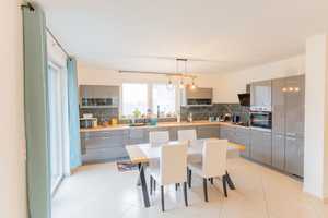 Bungalow von 2021 mit modernster Ausstattung und Option auf Übernahme niedriger Zinssätze – Westerwaldkreis – Vorschaubild 1
