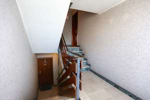 SOUTTERRAINWOHNUNG: SANIERTES BAD, BALKON MIT GARTENBLICK, EINBAUKÜCHE – Butzbacher Weg 10, 40229 Eller, Düsseldorf – Vorschaubild 9