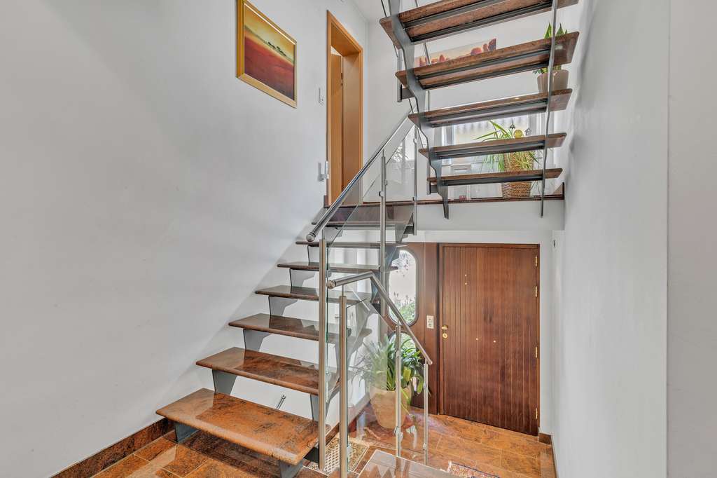 Immobilie in Mönsheim - Wohnen und Arbeiten unter einem Dach vereint - Bild 3